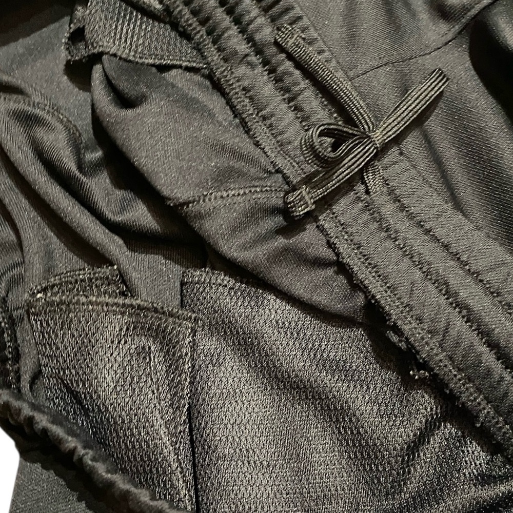 Under Armour Women’s Black Joggers with Zipper Ankles - Size Large - Picture 10 of 10